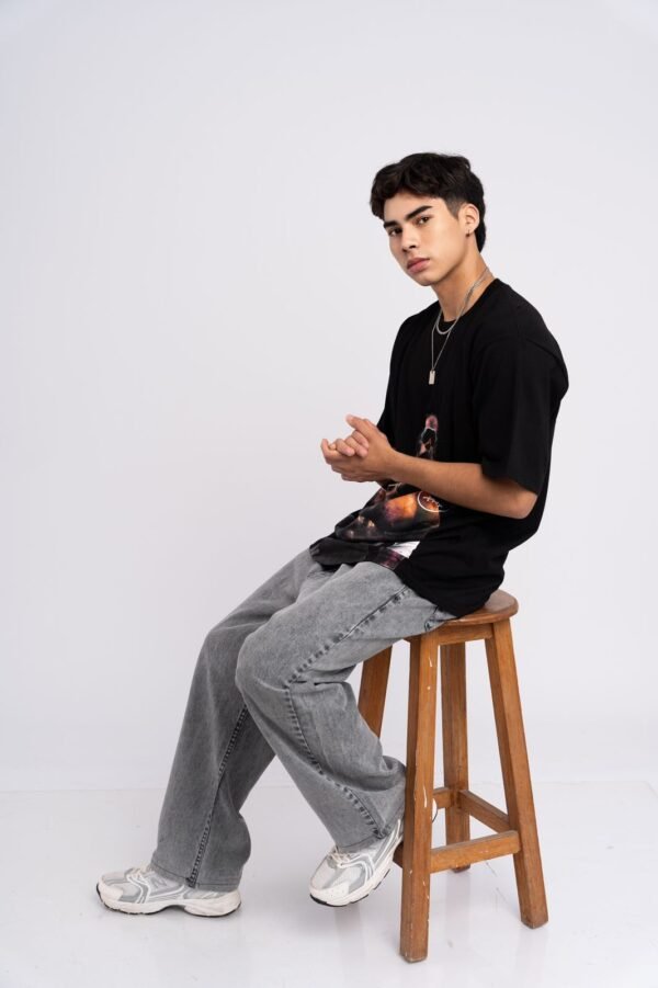 PACK 2 | BAGGY JEAN PLOMO + POLO OVERSIZE CON DISEÑO - Imagen 4