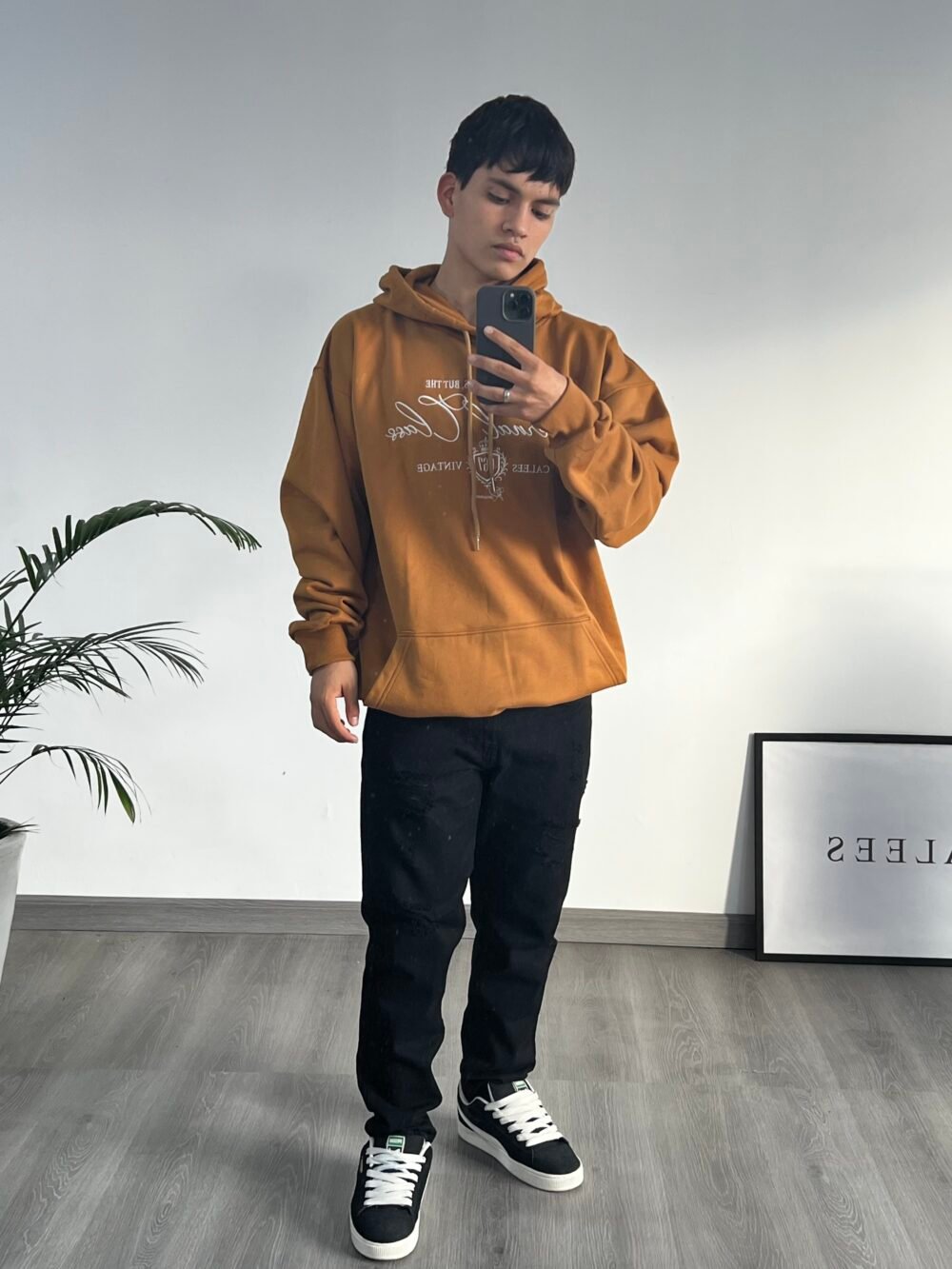 PANTALON CARROT FIT RASGADO + POLERA OVERSIZE CON DISEÑO - Imagen 3