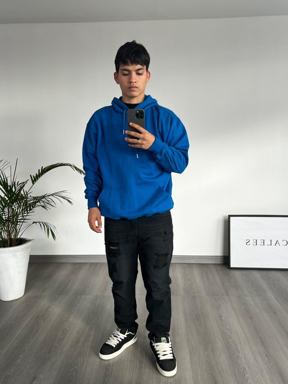 POLERA OVERSIZE FIT BASICA  +  PANTALÓN CARROT FIT RASGADO - Imagen 3