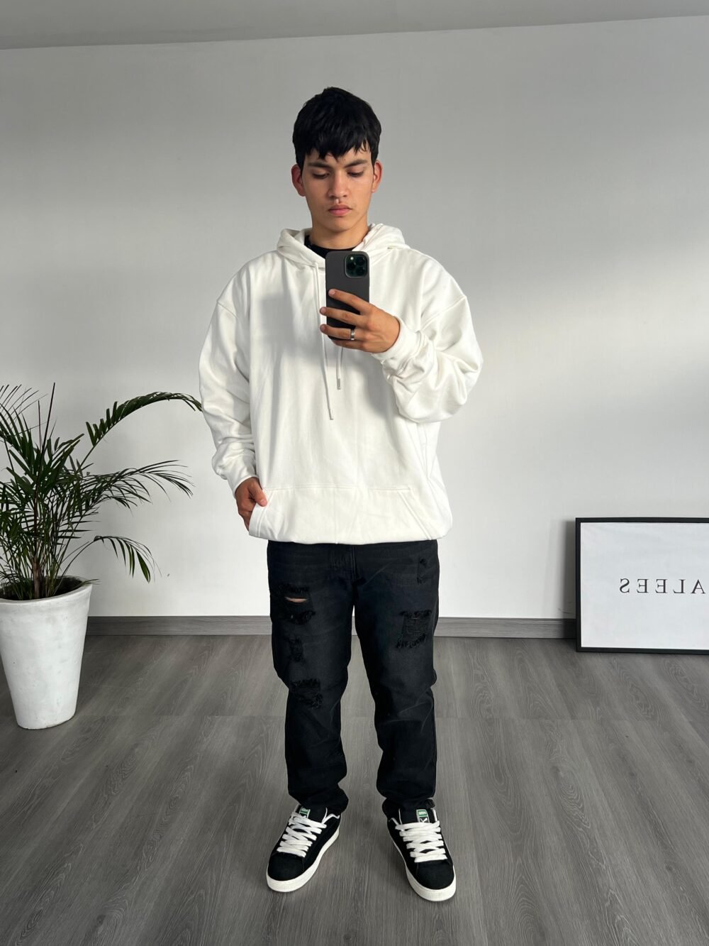 POLERA OVERSIZE FIT BASICA  +  PANTALÓN CARROT FIT RASGADO - Imagen 2